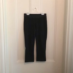 Lulu crops with zipper/mesh detail